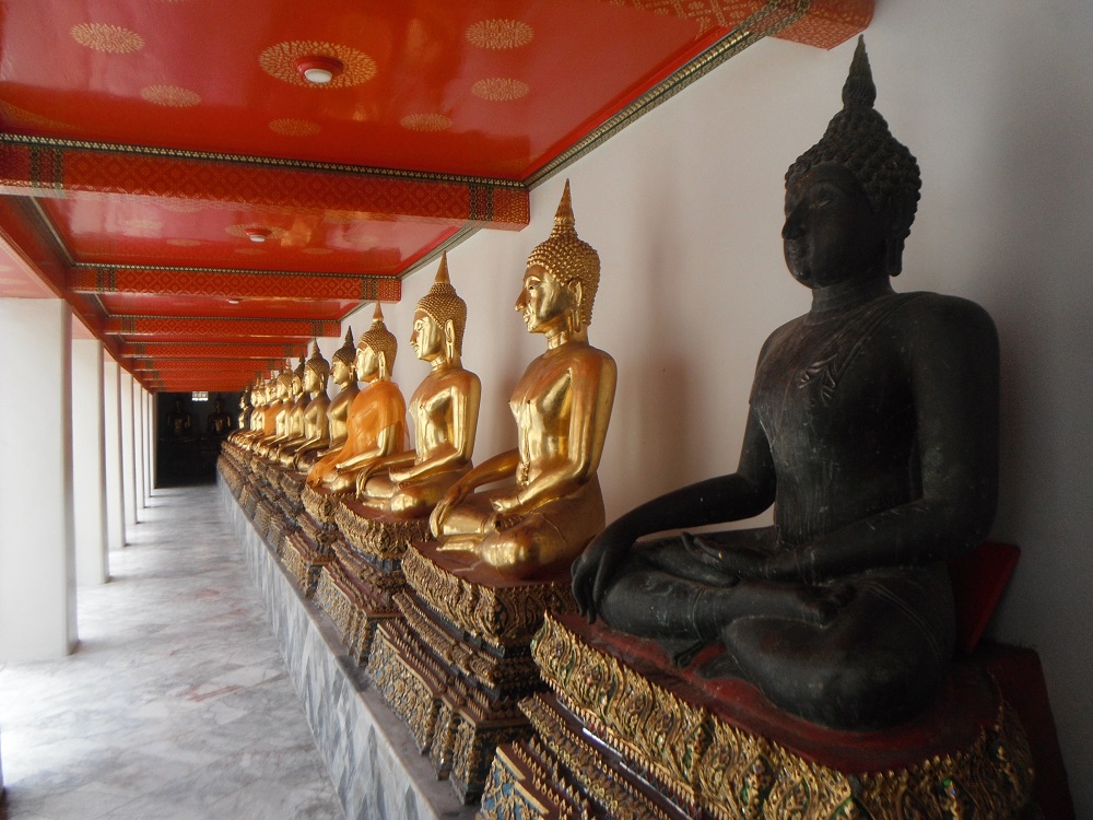タイのお寺の仏像の写真
