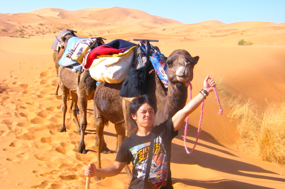 モロッコのサハラ砂漠でラクダツアーに参加した時の写真