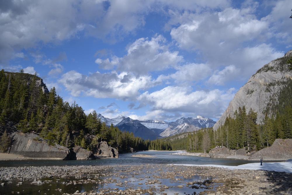 カナダ・バンフのボー滝周辺の景色の写真