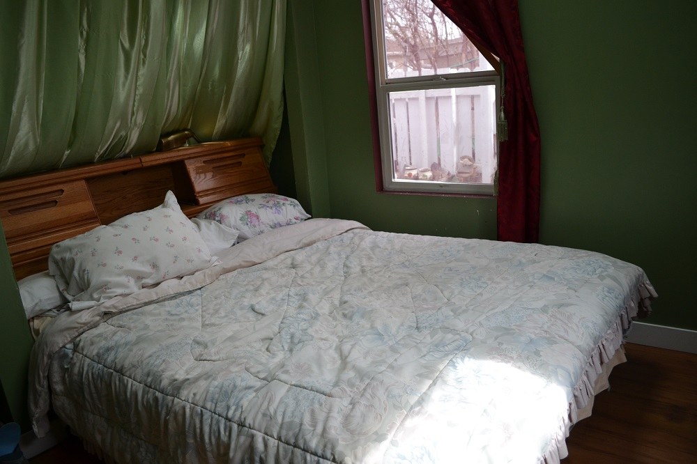 クリスタルさんの家のベッドの写真