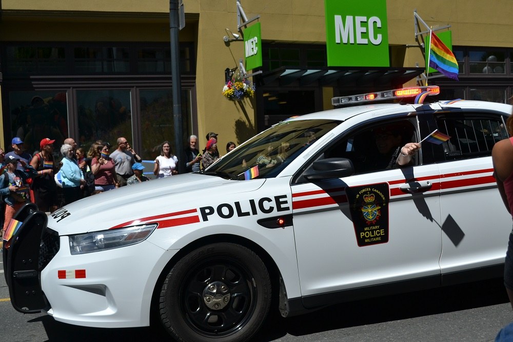 pride paradeの警察の写真