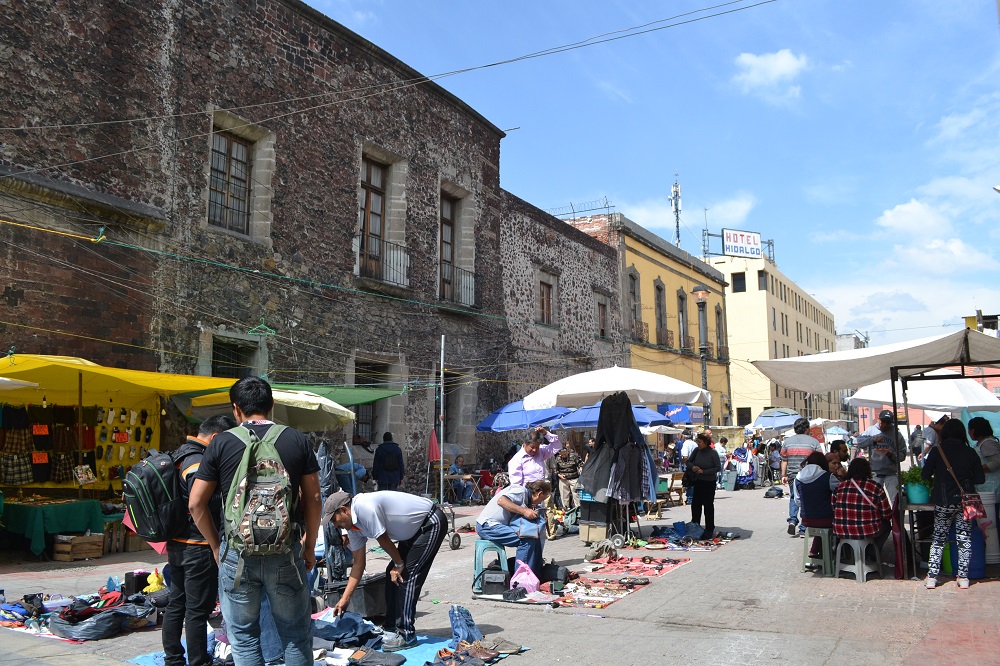 メキシコシティの路上マーケットの写真