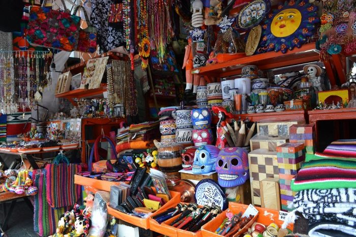 メキシコプエブラのお土産市場の商品の写真