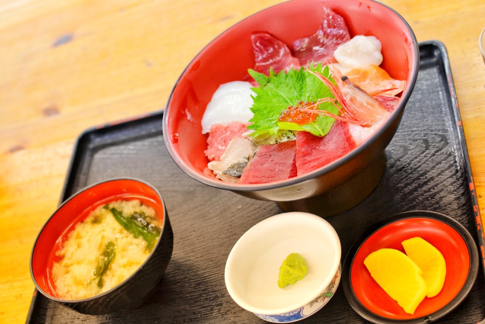 日本料理・海鮮丼の写真