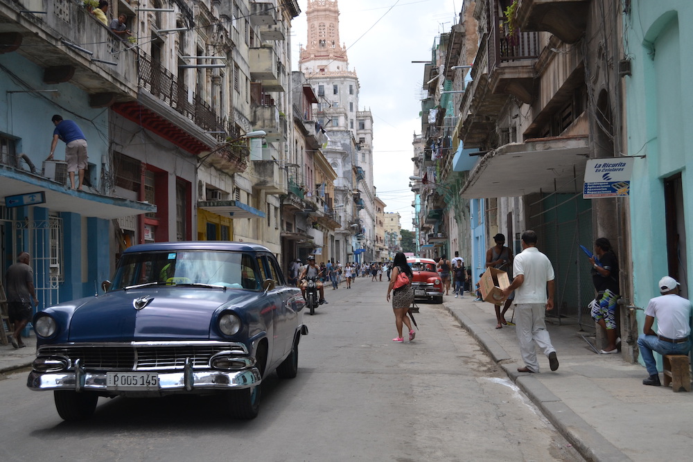 キューバ・ハバナの民宿シオマラ前の通りの写真