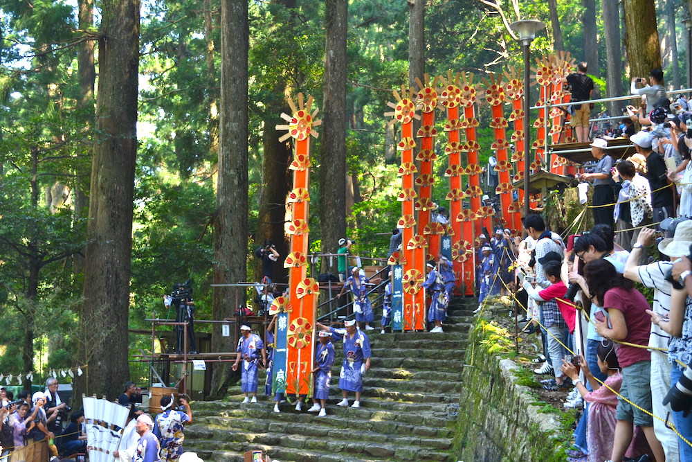 和歌山県｜熊野那智大社の扇祭り(ゆっくり進む十二神)２の写真