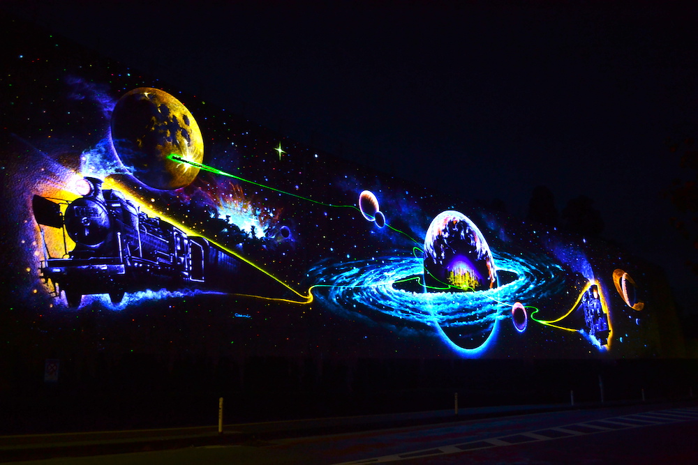 岩手県花巻市「未来都市銀河地球鉄道」の壁画の写真