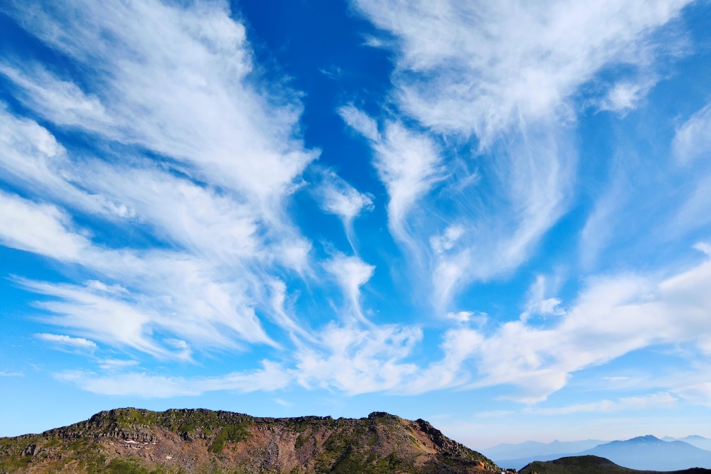 御嶽山の空(翼のような雲)の写真