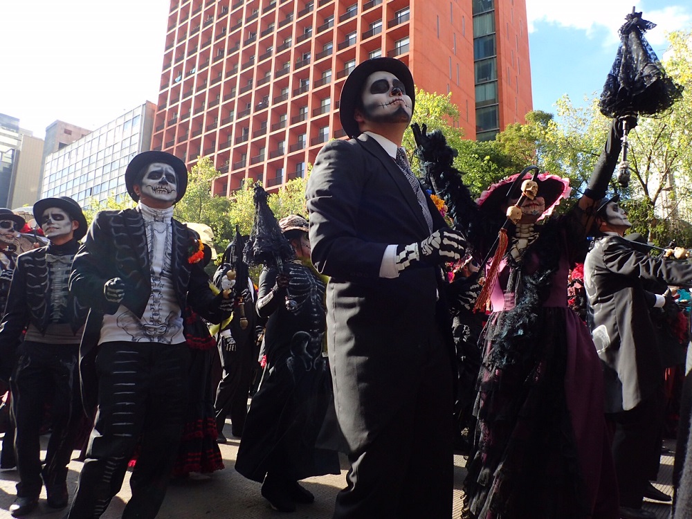メキシコシティ死者の日のパレードの写真