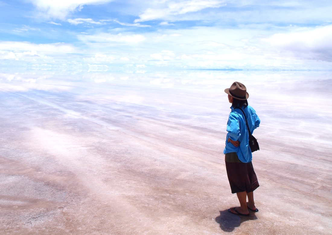 ボリビア・ウユニ塩湖で撮った写真(後ろ姿２)