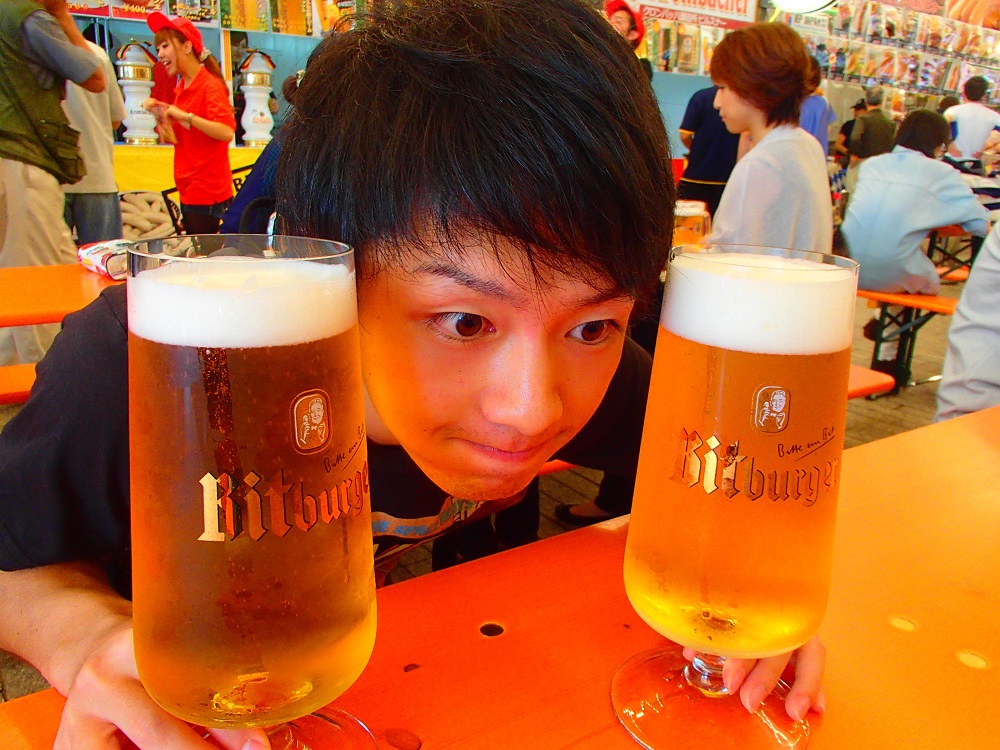 横浜赤レンガオクトーバーフェスト(ビールと自分)の写真